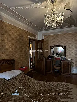 Satılır 4 otaqlı köhnə tikili 92 m²
