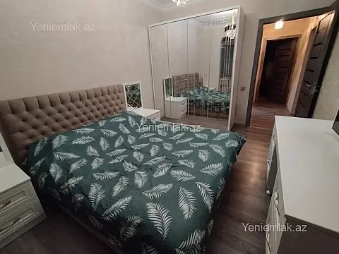 Satılır 4 otaqlı köhnə tikili 110 m²