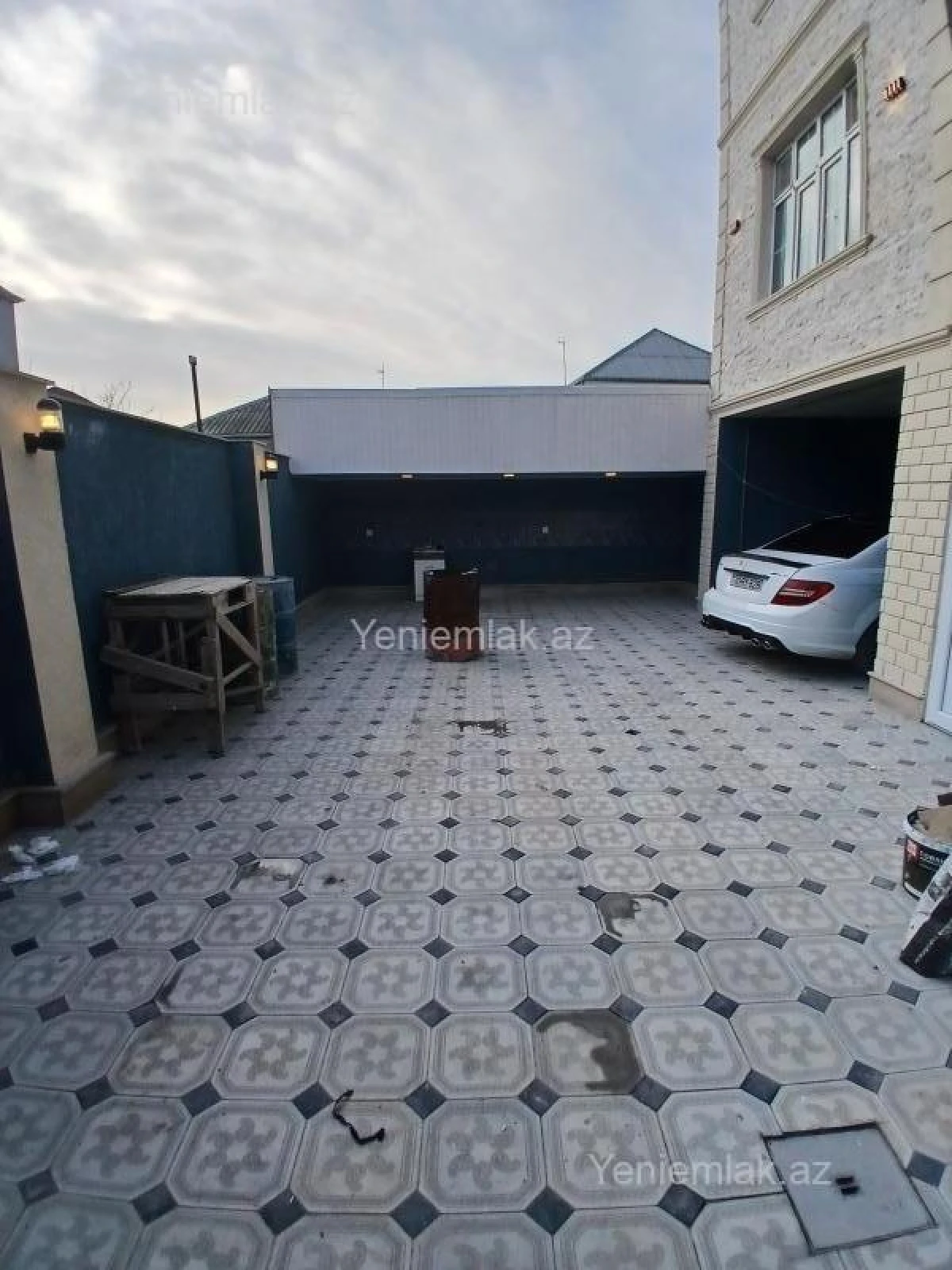 Satılır 5 otaqlı həyət evi 300 m²