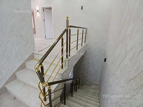 Satılır 5 otaqlı həyət evi 300 m²