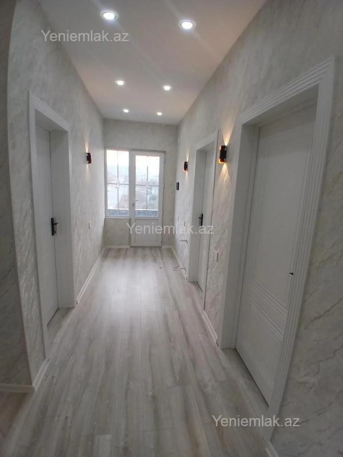 Satılır 5 otaqlı həyət evi 300 m²