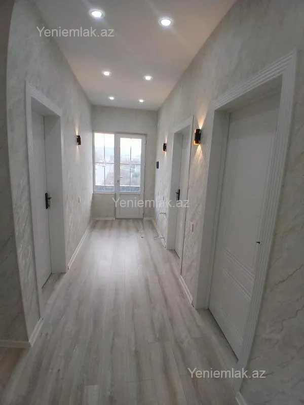 Satılır 5 otaqlı həyət evi 300 m²