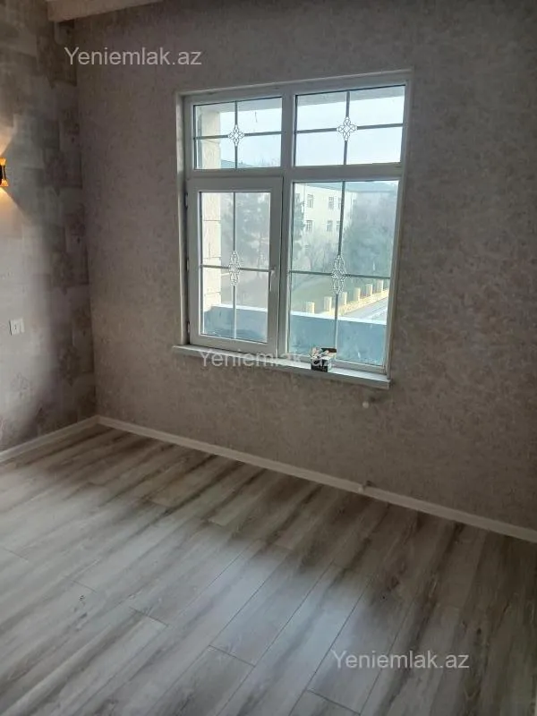 Satılır 5 otaqlı həyət evi 300 m²