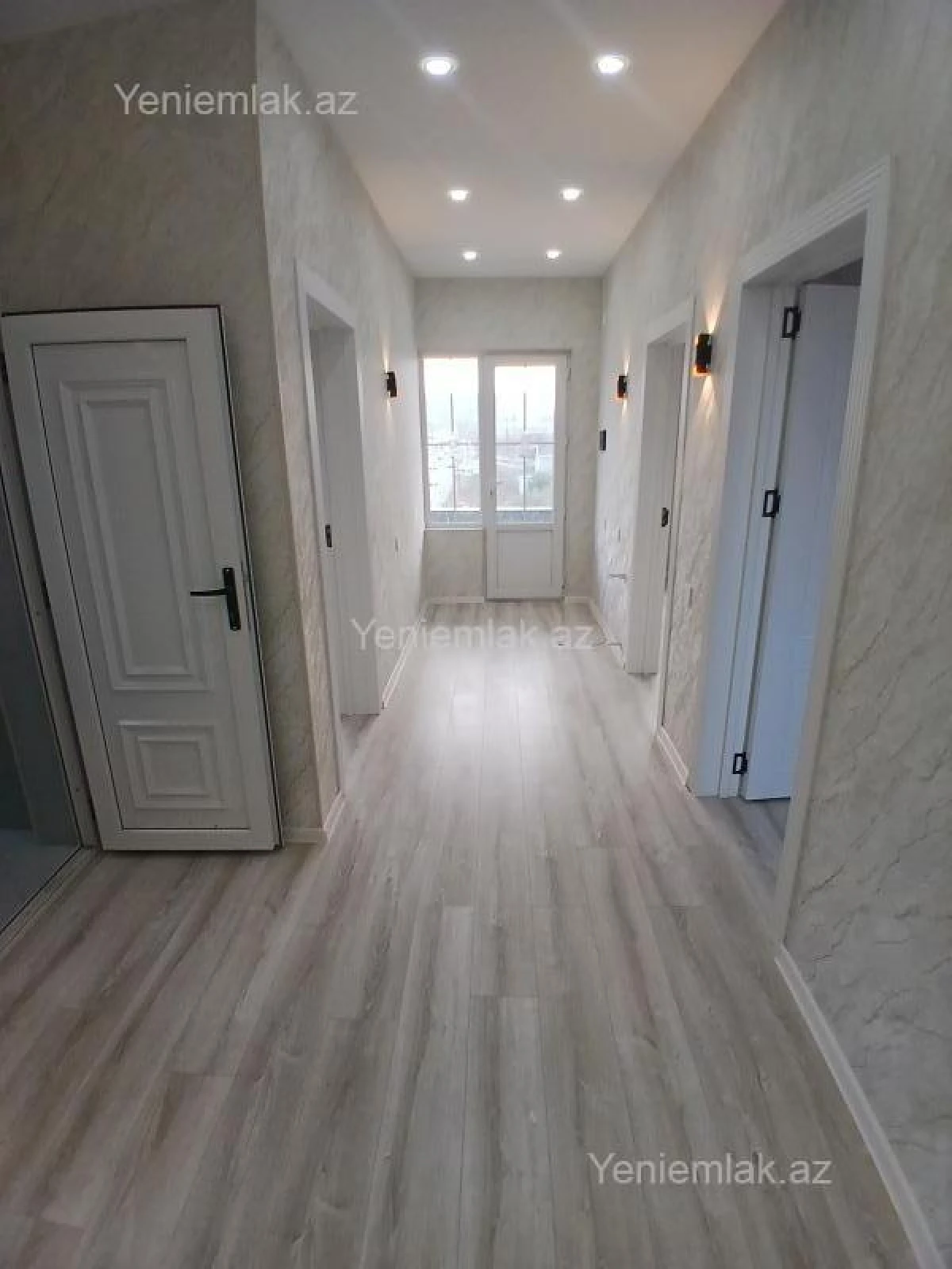 Satılır 5 otaqlı həyət evi 300 m²