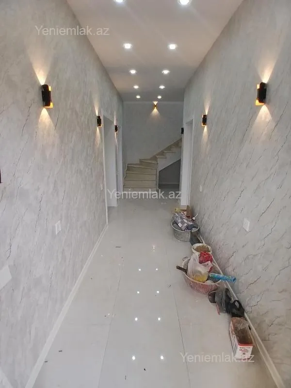 Satılır 5 otaqlı həyət evi 300 m²