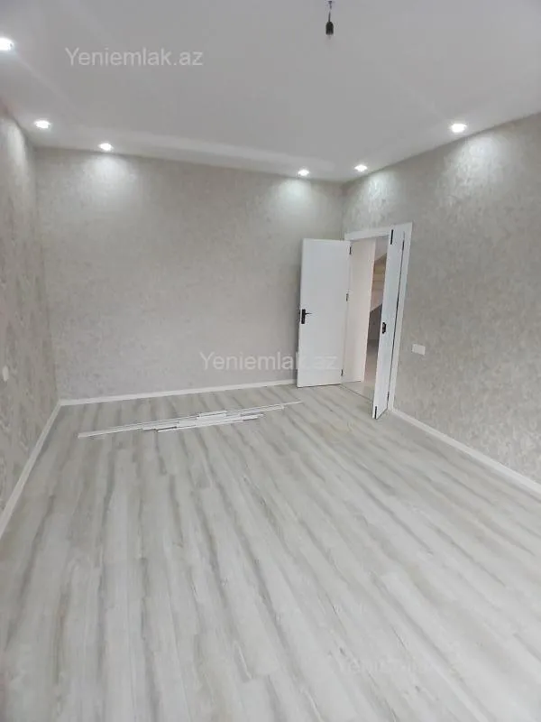Satılır 5 otaqlı həyət evi 300 m²