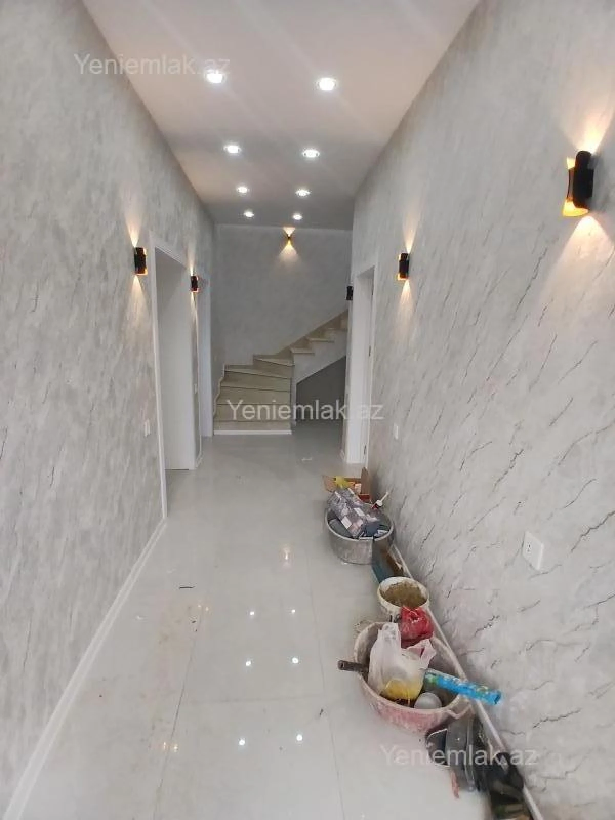 Satılır 5 otaqlı həyət evi 300 m²