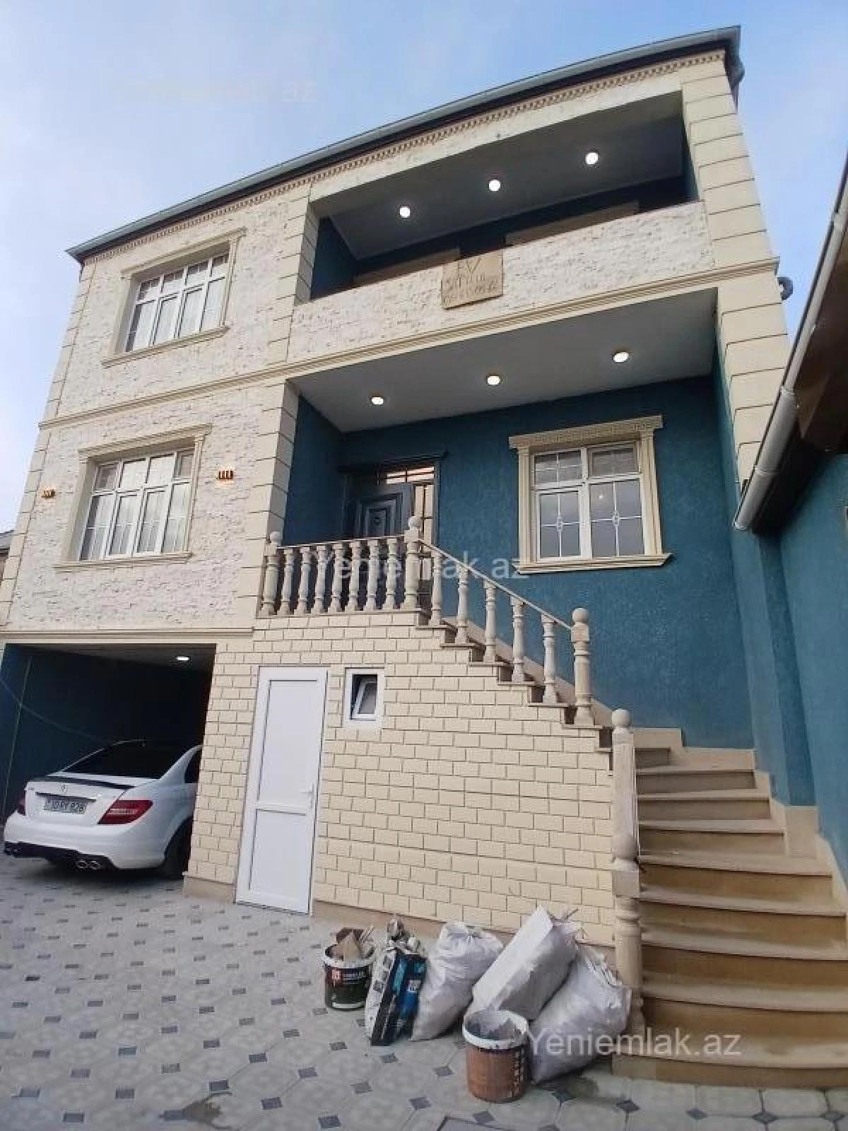 Satılır 5 otaqlı həyət evi 300 m²
