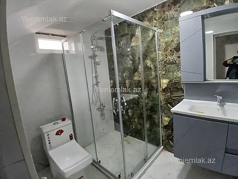 Satılır 5 otaqlı həyət evi 300 m²