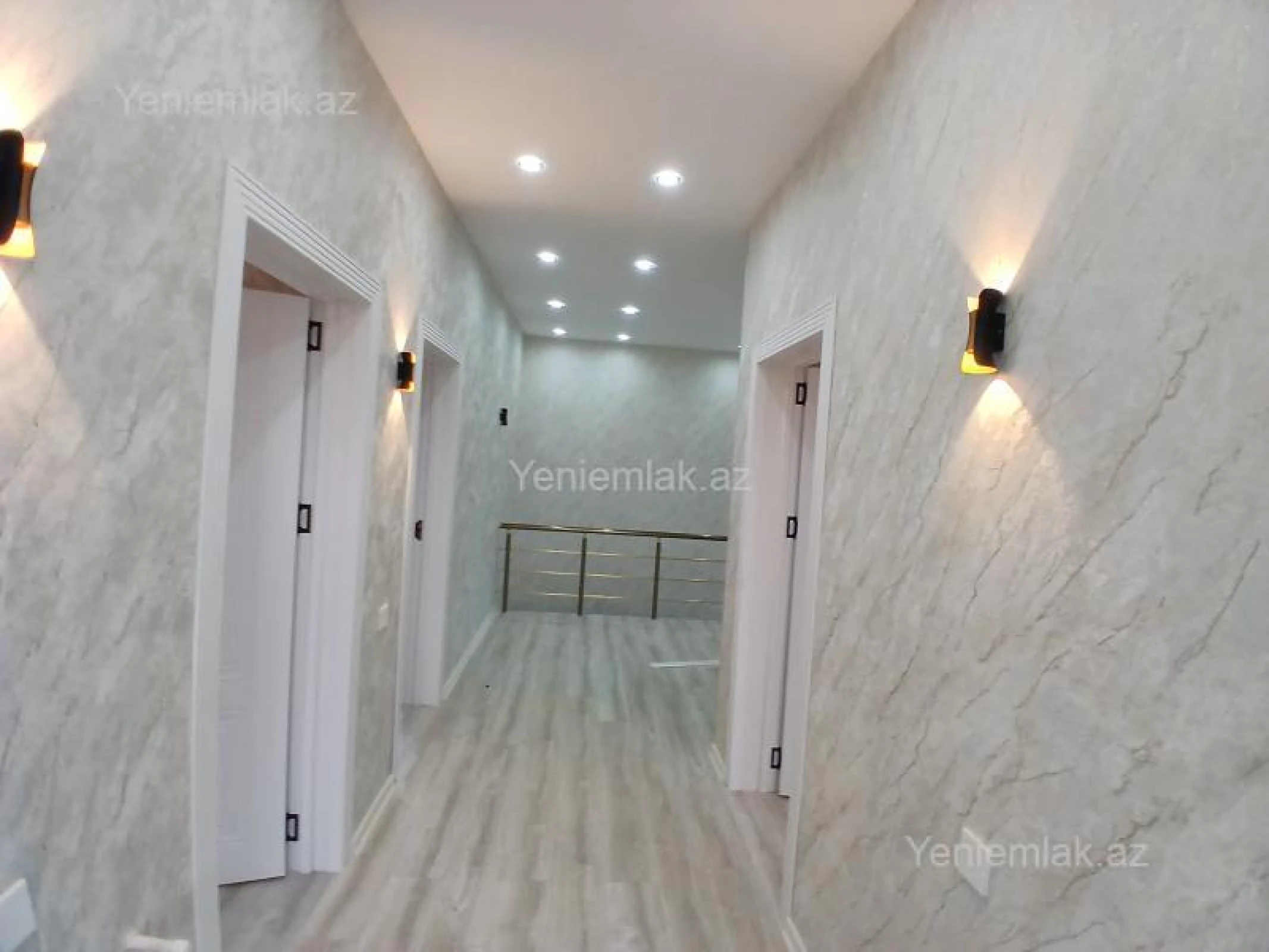 Satılır 5 otaqlı həyət evi 300 m²