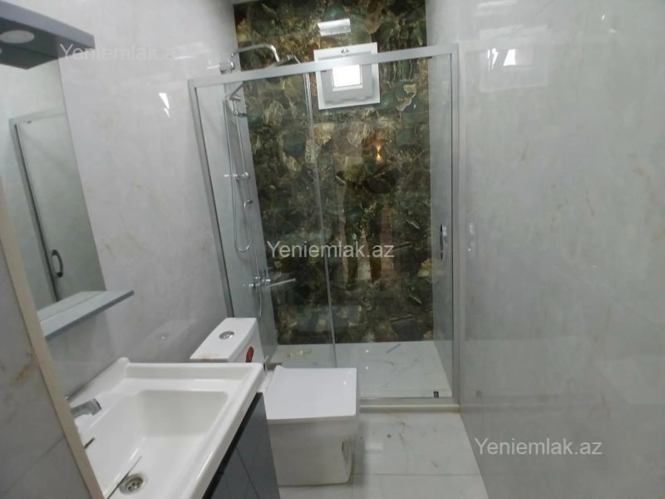 Satılır 5 otaqlı həyət evi 300 m²