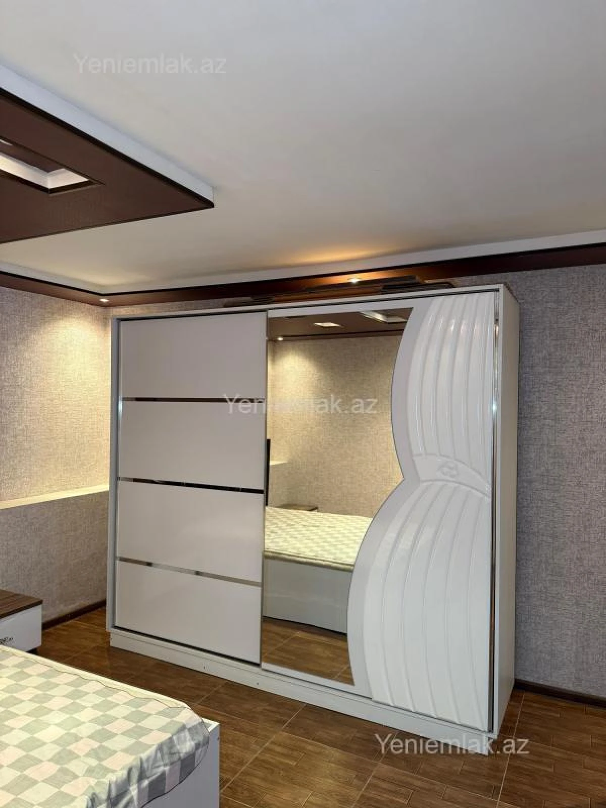 Satılır 5 otaqlı həyət evi 220 m²