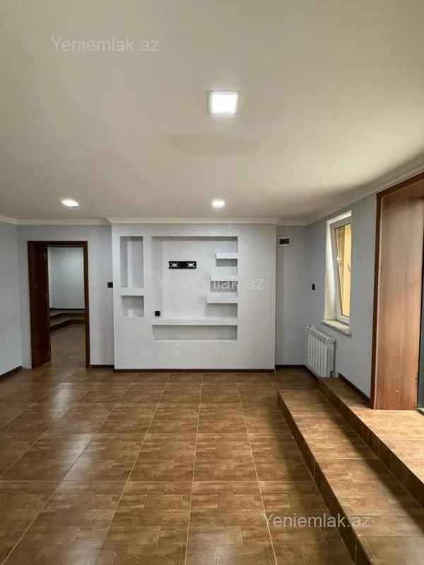 Satılır 5 otaqlı həyət evi 220 m²
