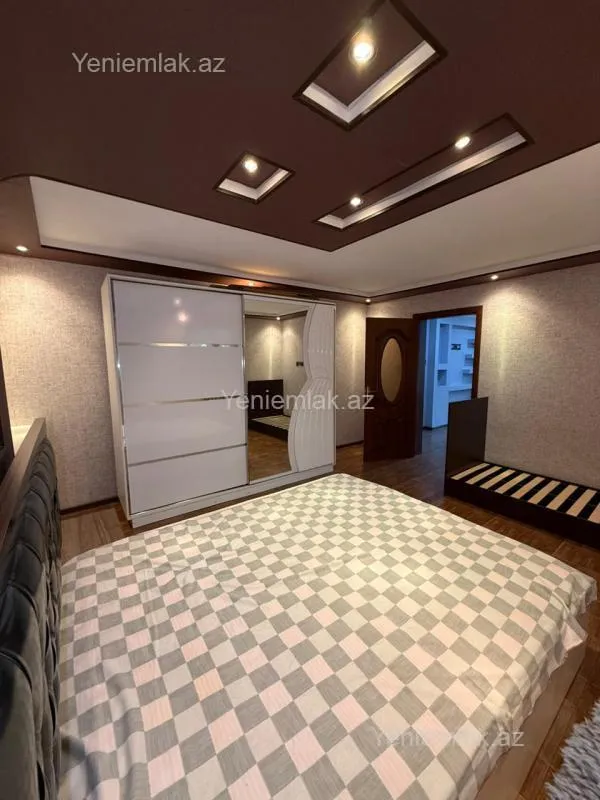Satılır 5 otaqlı həyət evi 220 m²