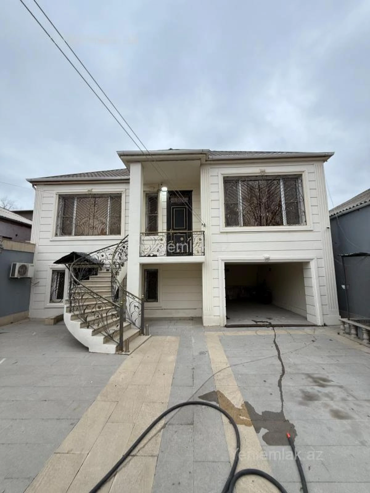 Satılır 5 otaqlı həyət evi 220 m²
