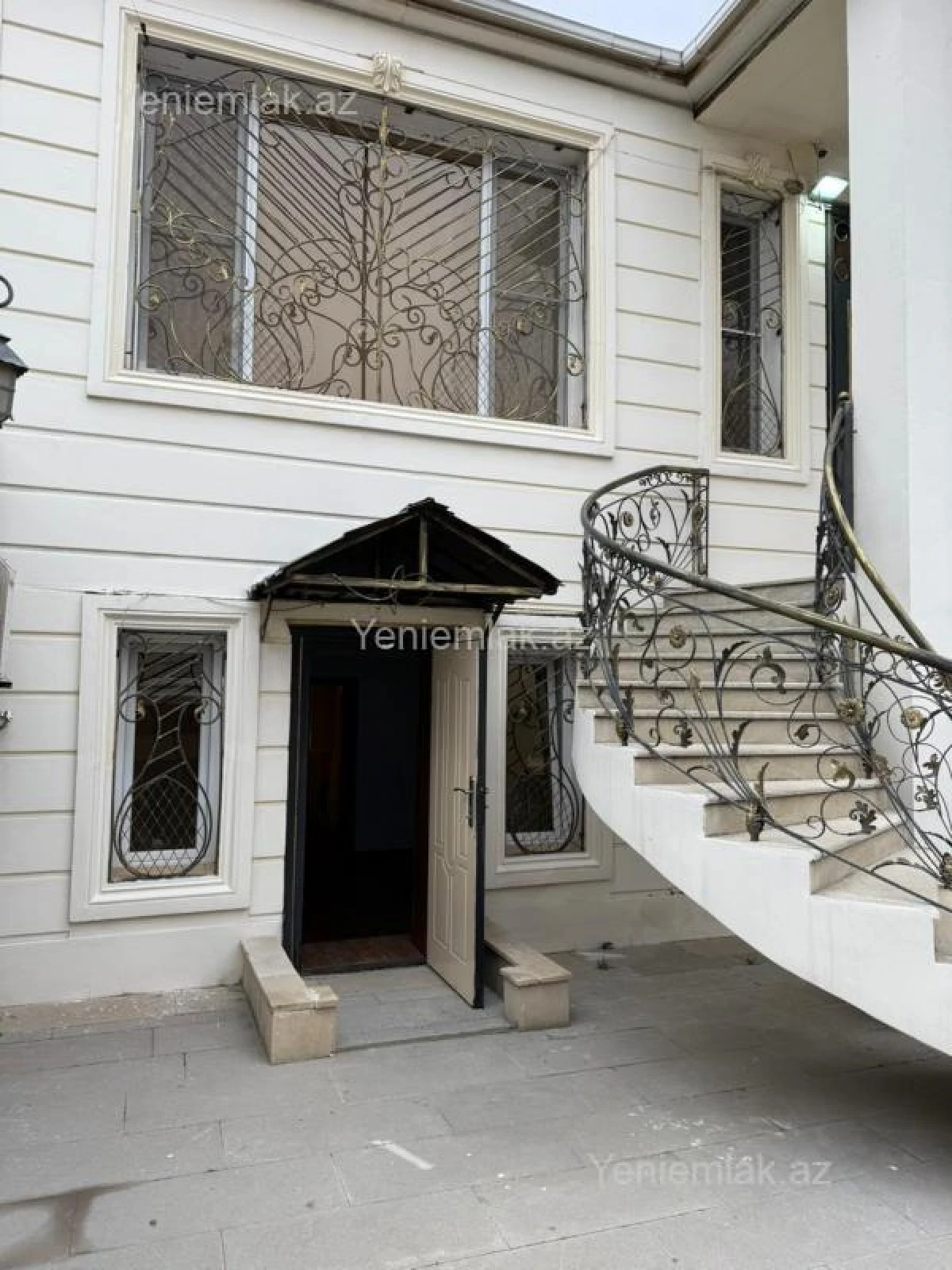 Satılır 5 otaqlı həyət evi 220 m²