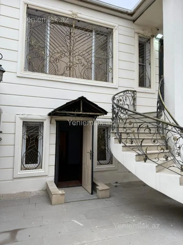 Satılır 5 otaqlı həyət evi 220 m²
