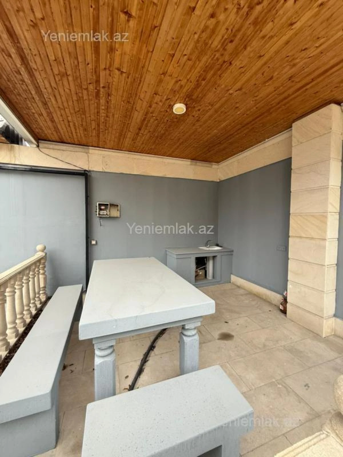 Satılır 5 otaqlı həyət evi 220 m²