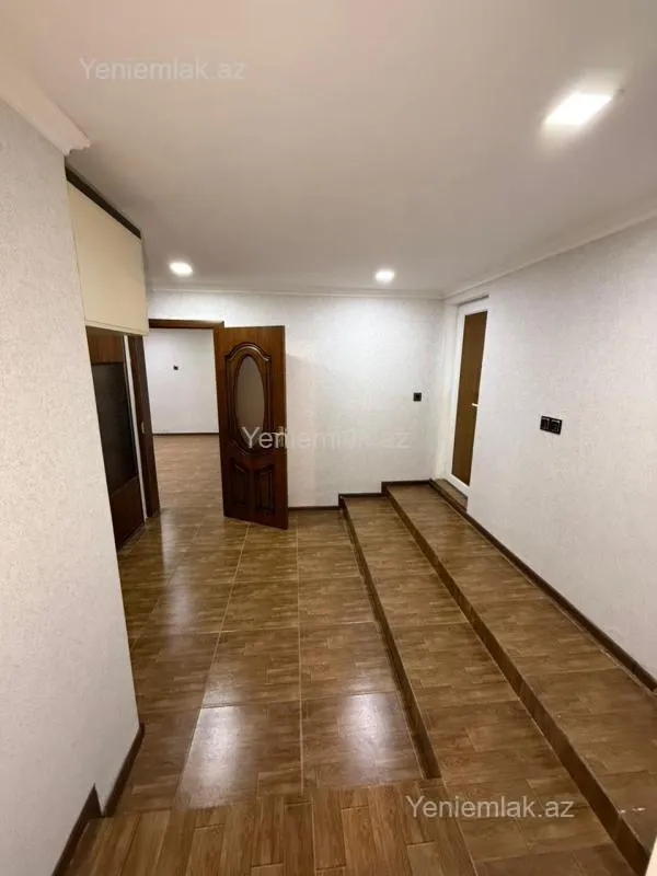 Satılır 5 otaqlı həyət evi 220 m²