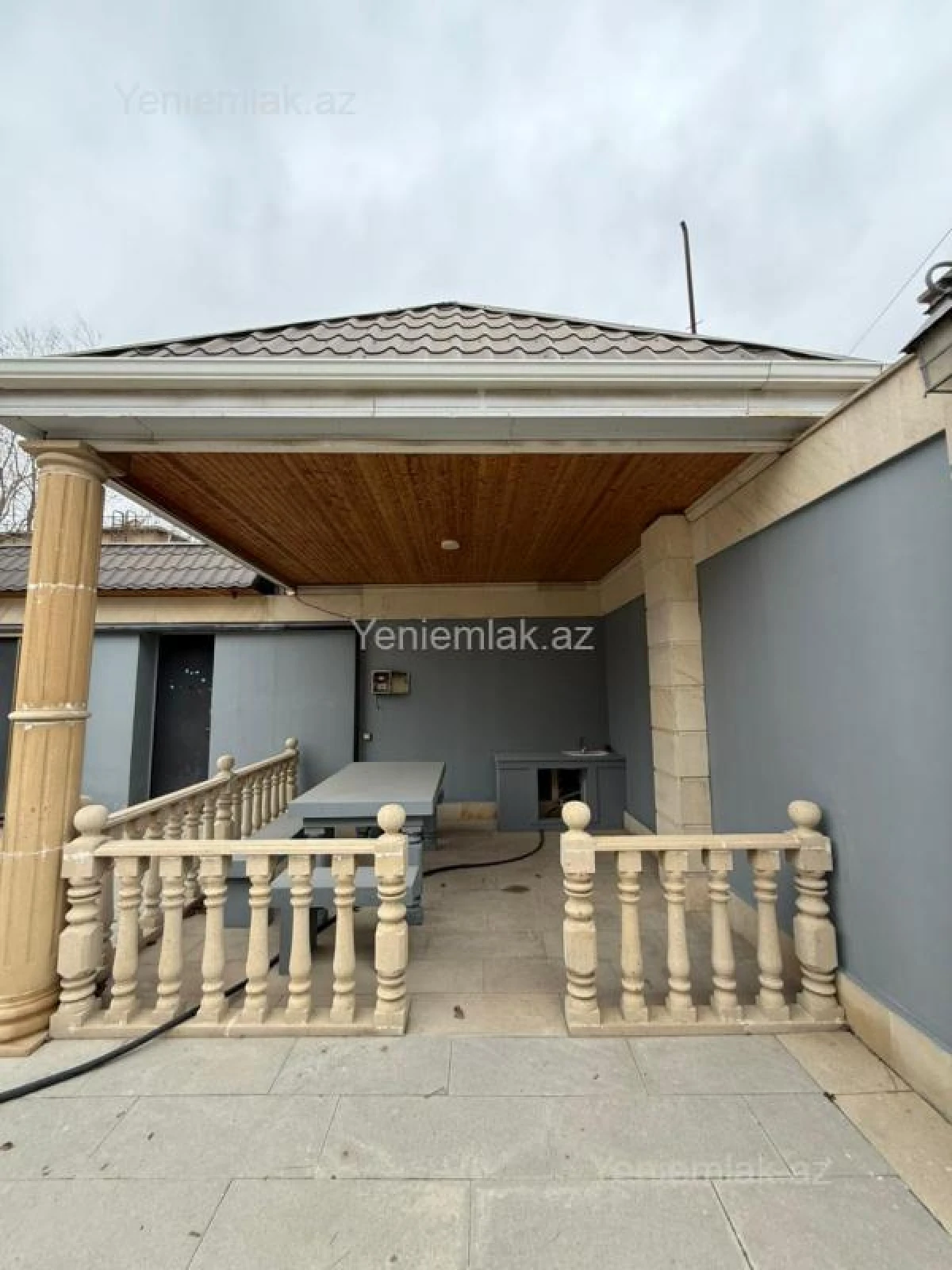 Satılır 5 otaqlı həyət evi 220 m²