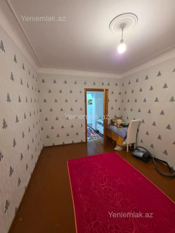 Satılır 4 otaqlı köhnə tikili 92 m²