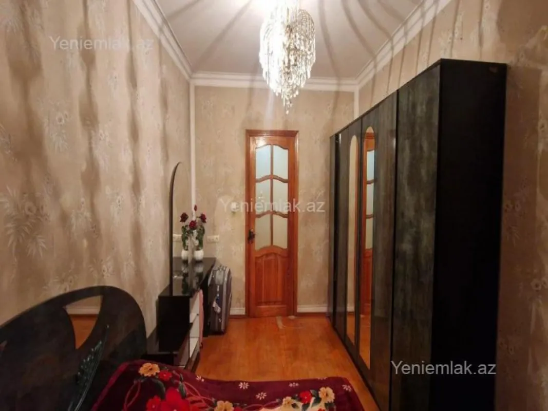 Satılır 5 otaqlı köhnə tikili 125 m²