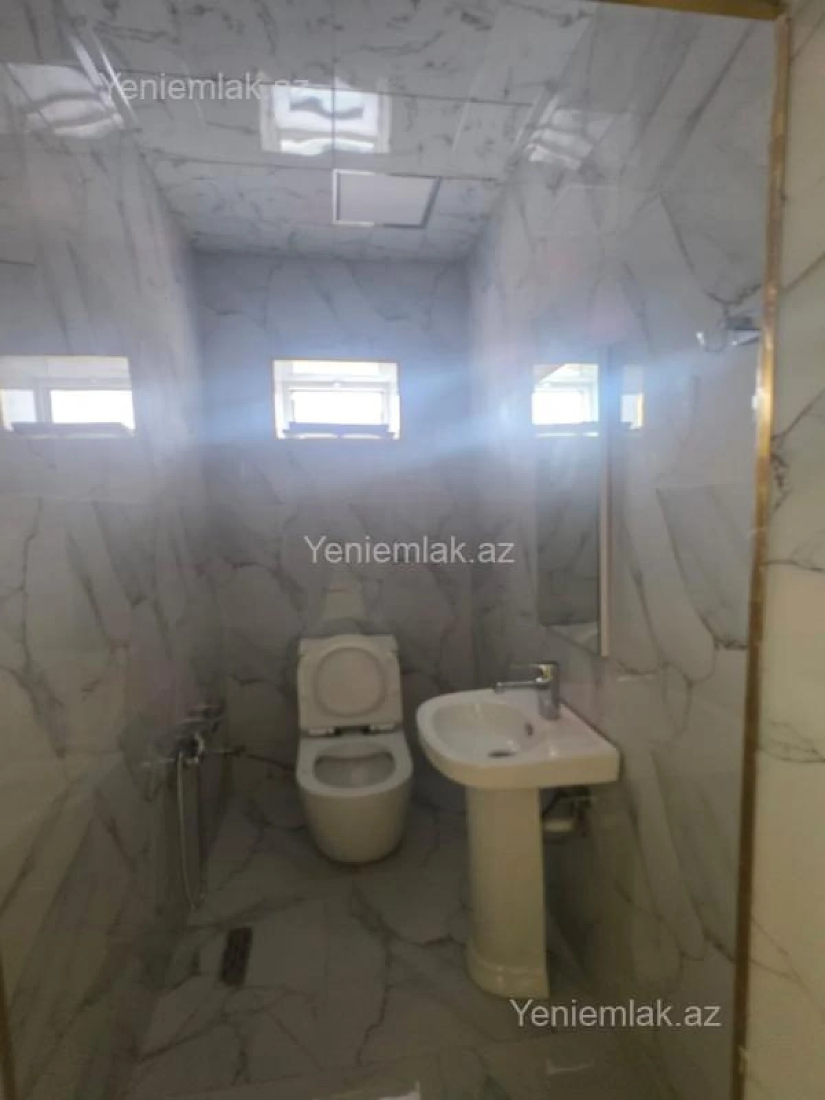 Satılır 5 otaqlı həyət evi 200 m²