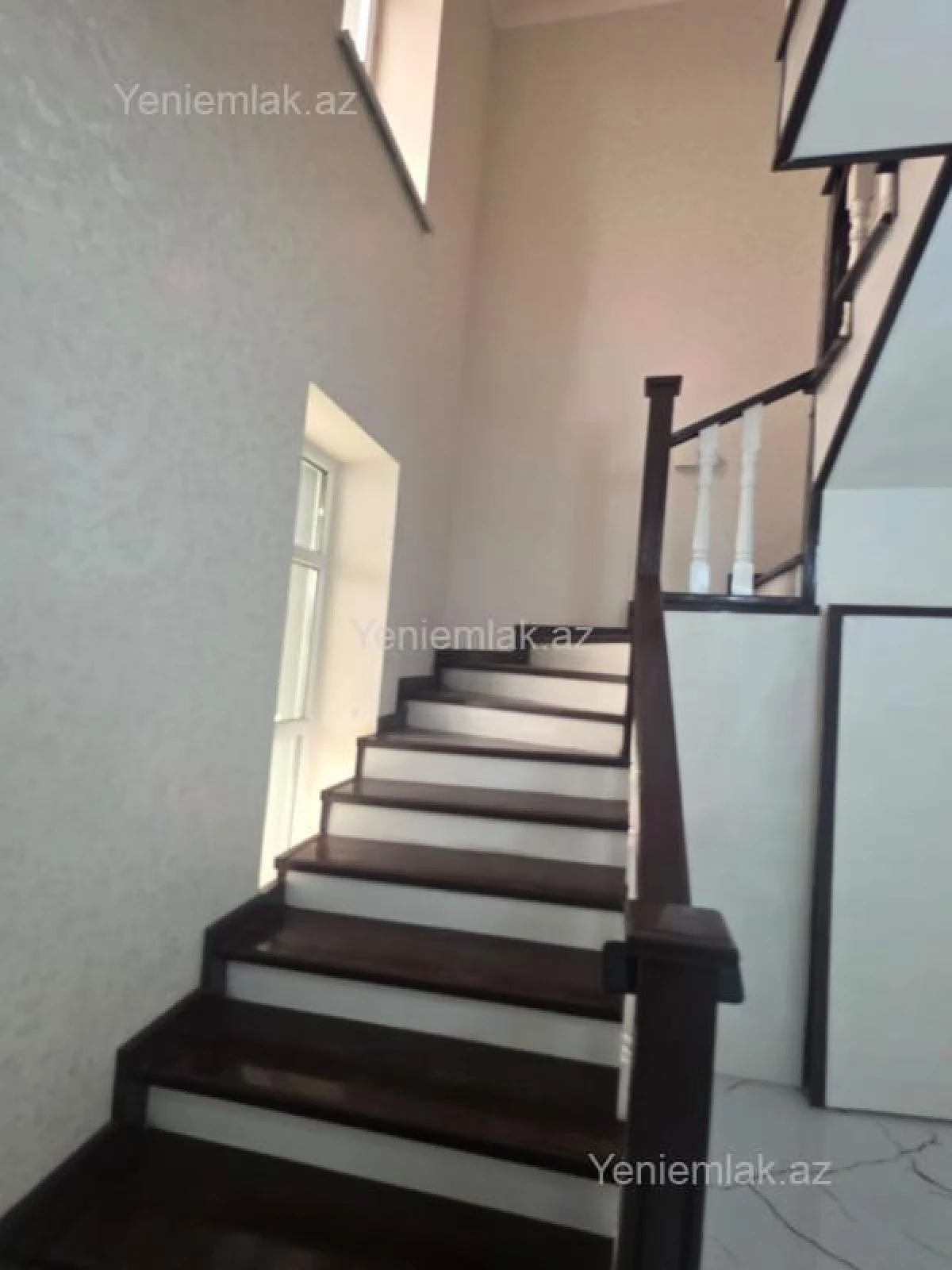 Satılır 5 otaqlı həyət evi 200 m²