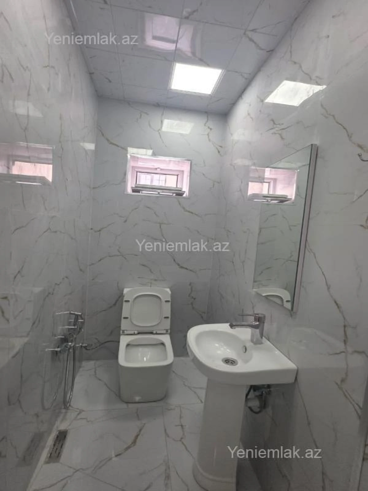 Satılır 5 otaqlı həyət evi 200 m²