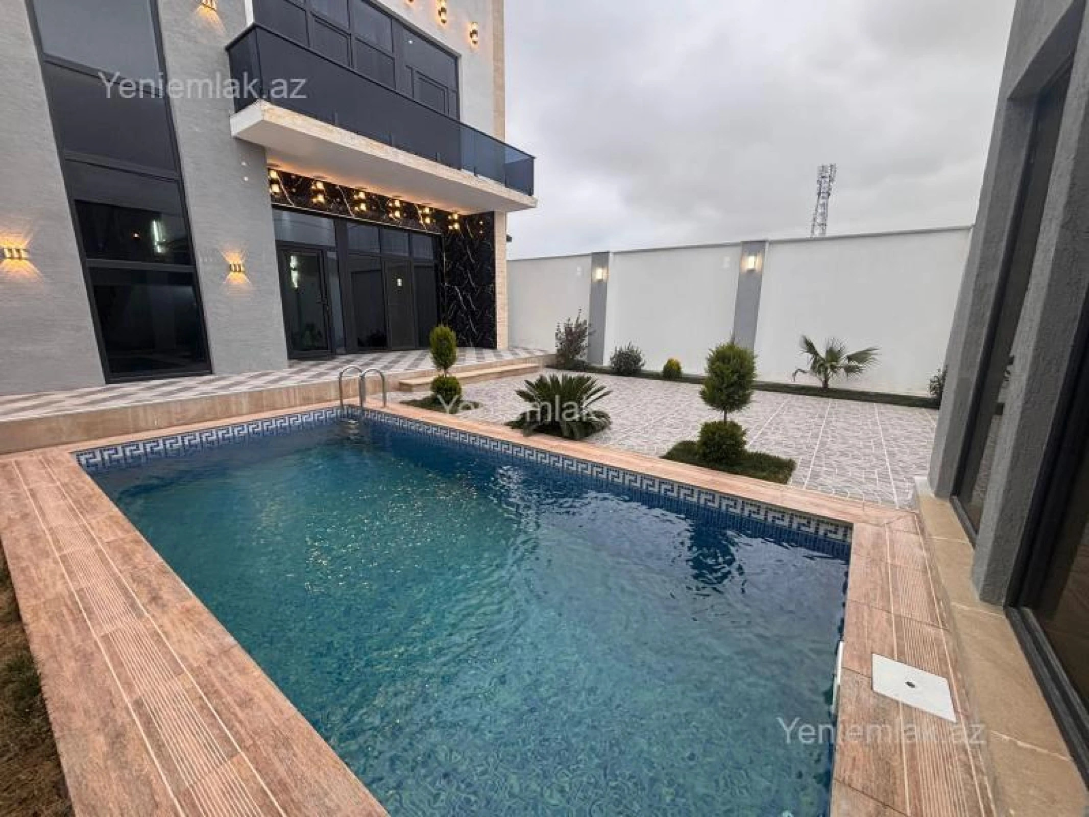 Satılır 4 otaqlı həyət evi 275 m²