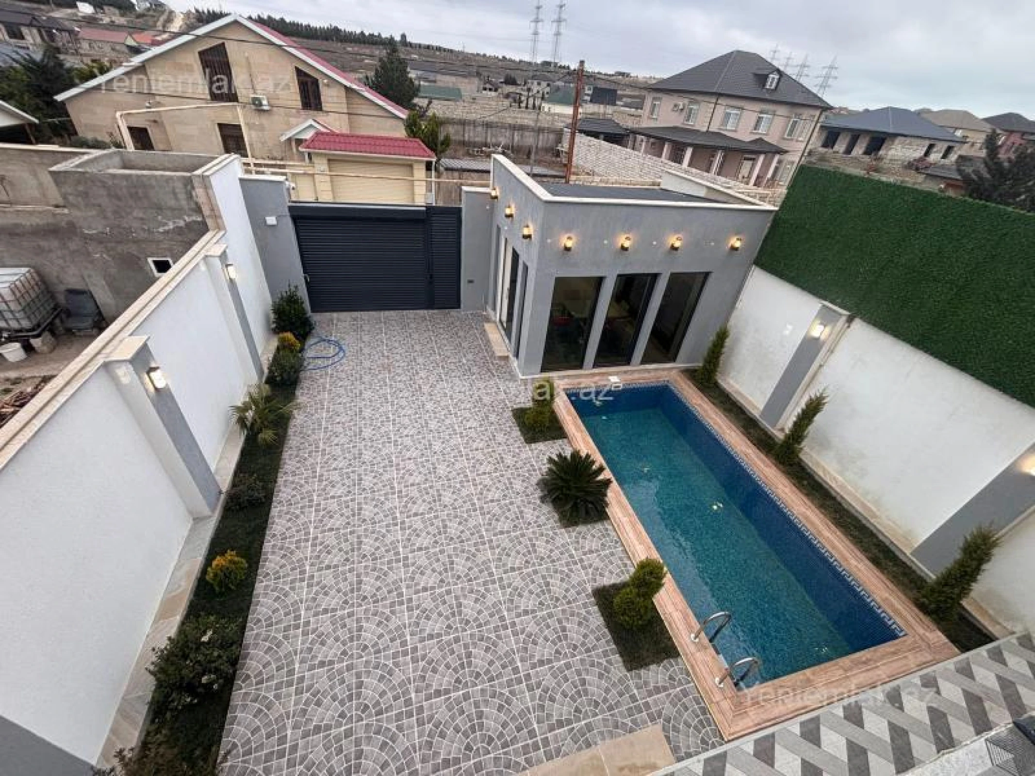 Satılır 4 otaqlı həyət evi 275 m²