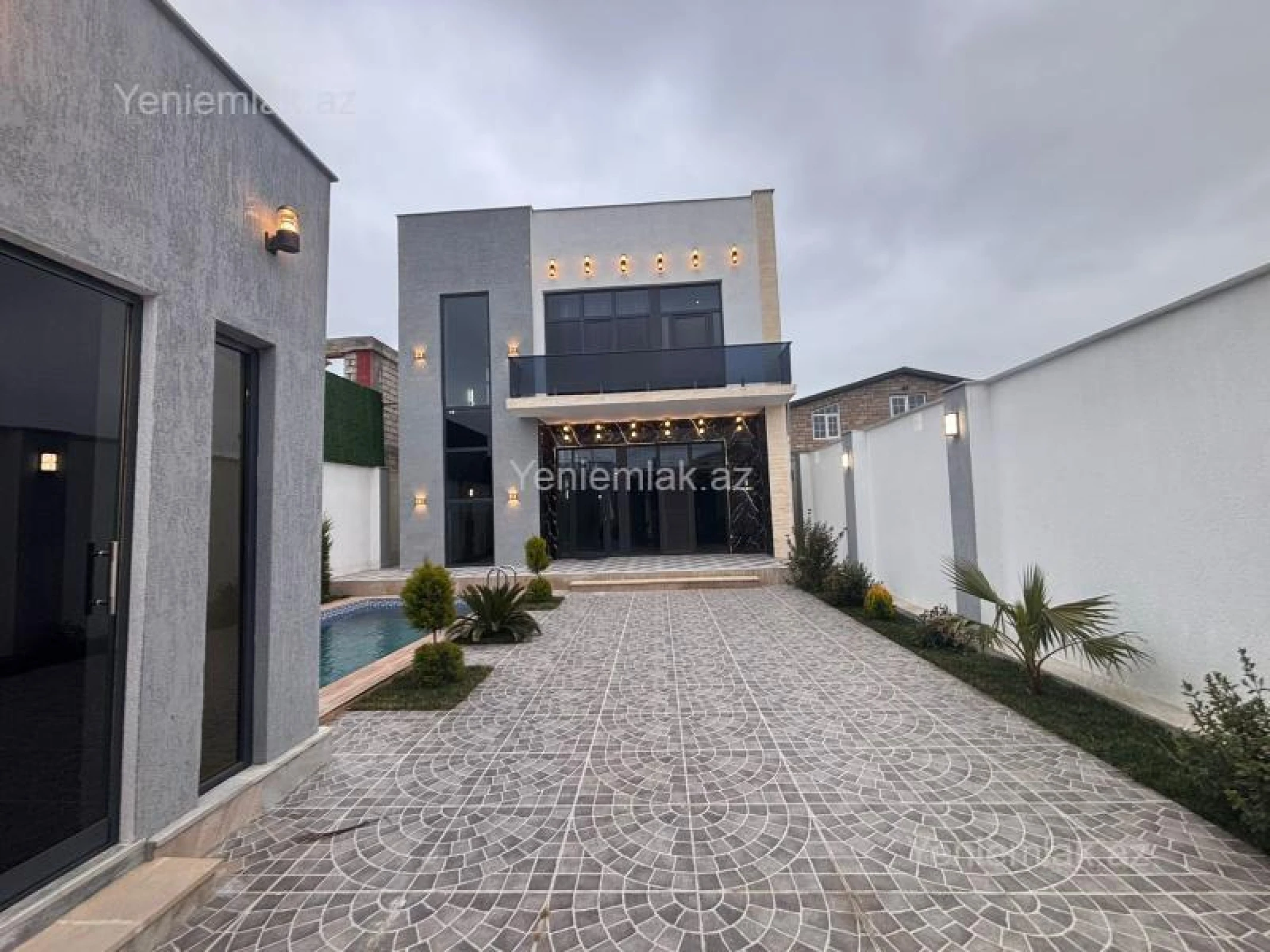 Satılır 4 otaqlı həyət evi 275 m²