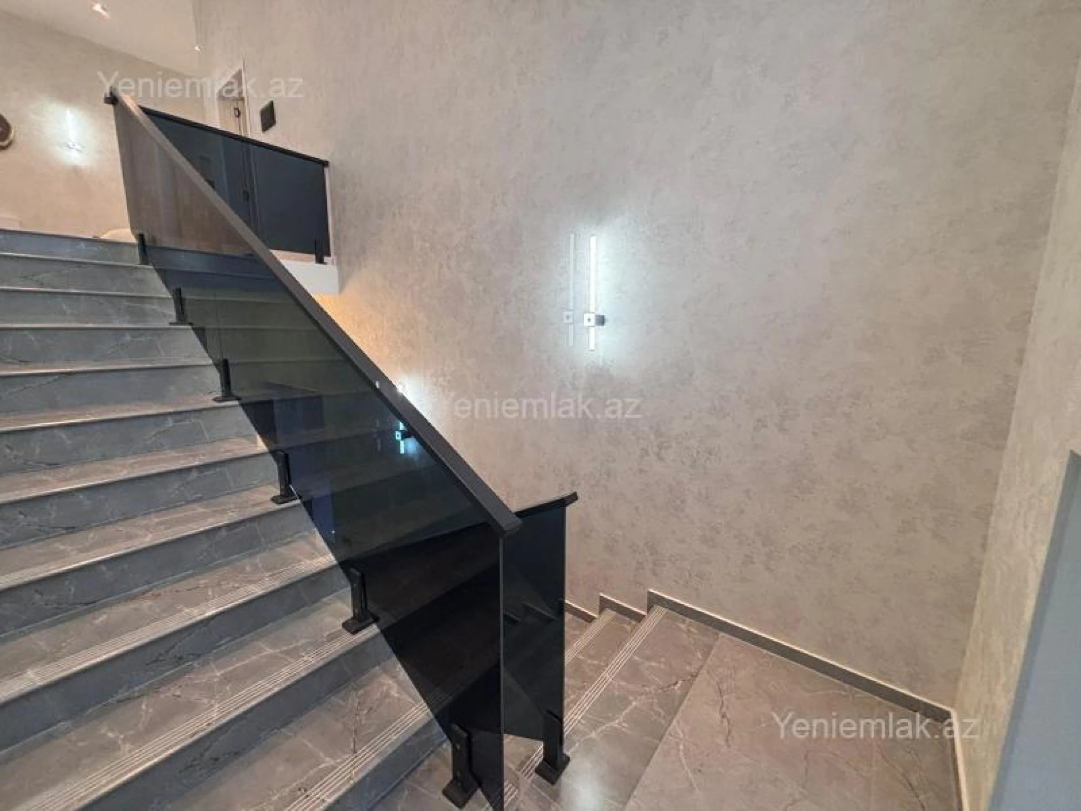 Satılır 4 otaqlı həyət evi 275 m²