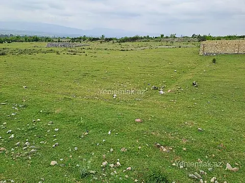 Satılır torpaq sahəsi — Şəki