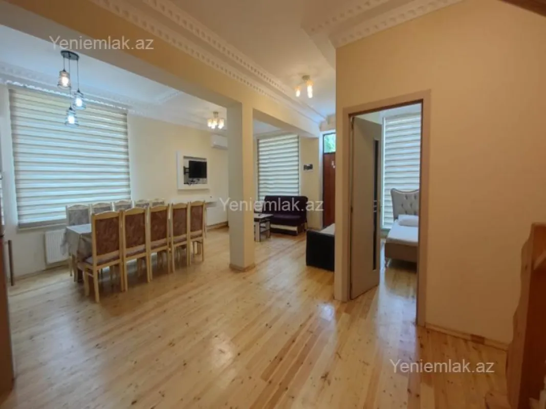 Satılır 6 otaqlı həyət evi 200 m²