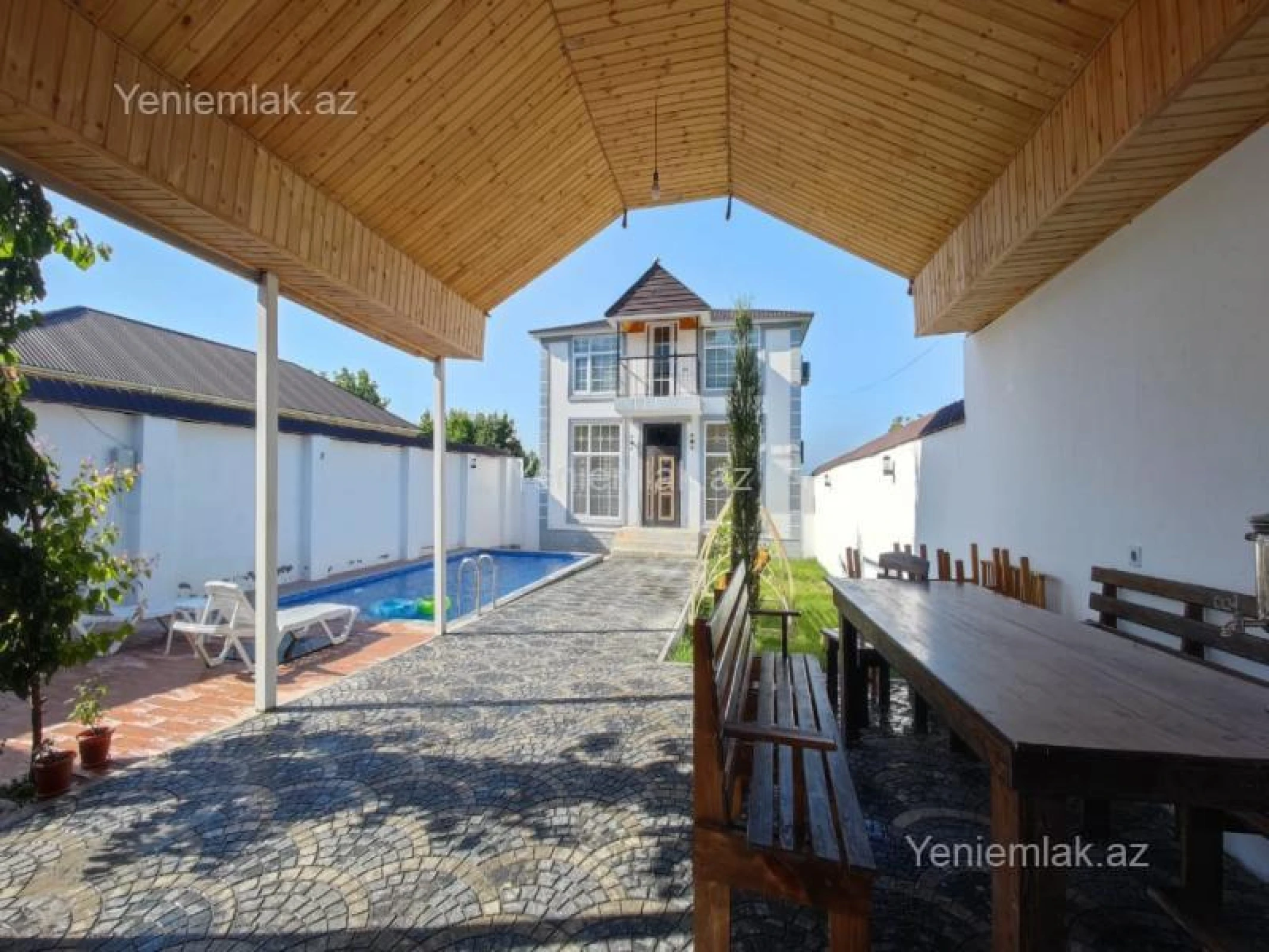 Satılır 6 otaqlı həyət evi 200 m²