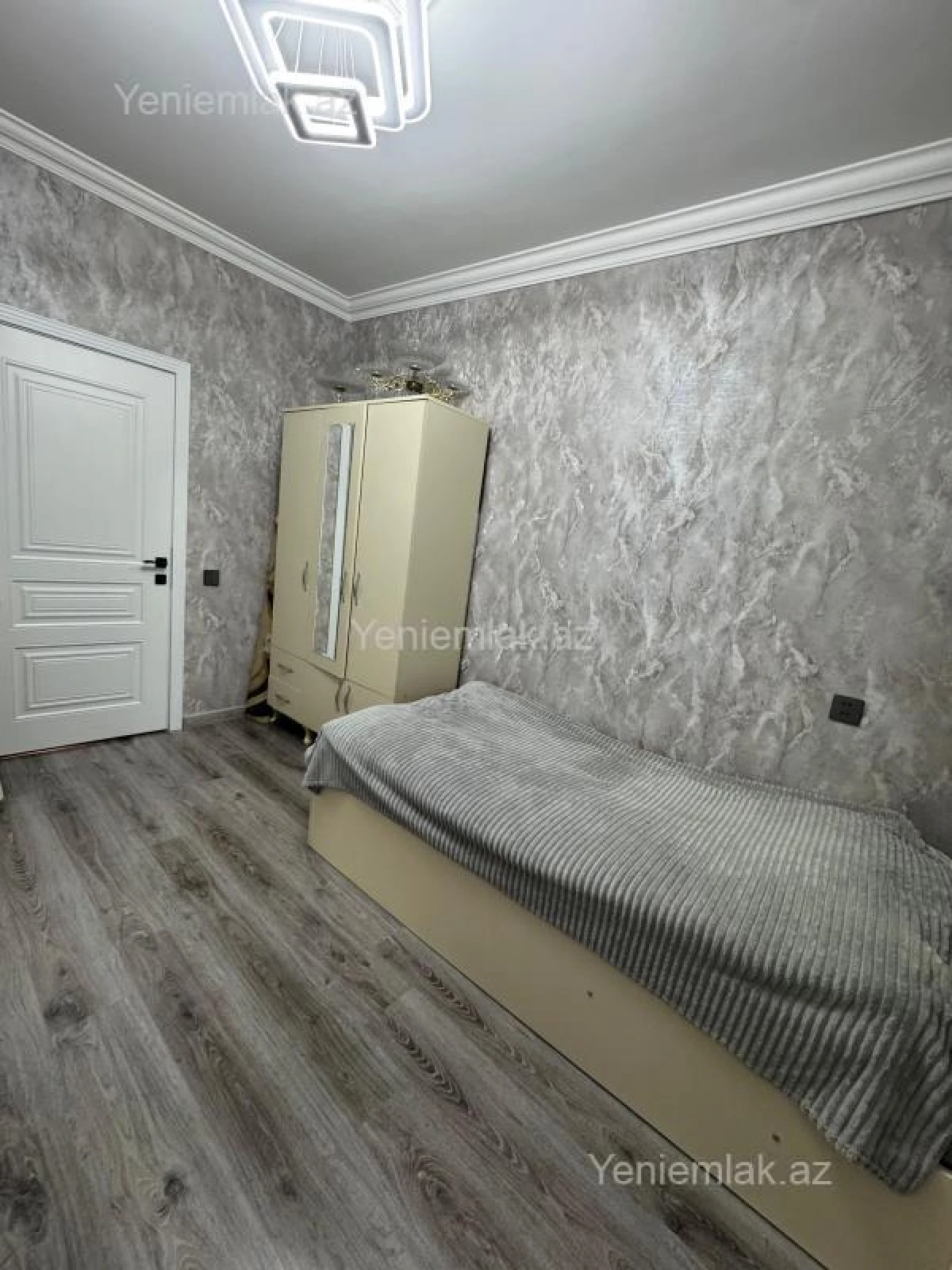 Satılır 4 otaqlı köhnə tikili 90 m²