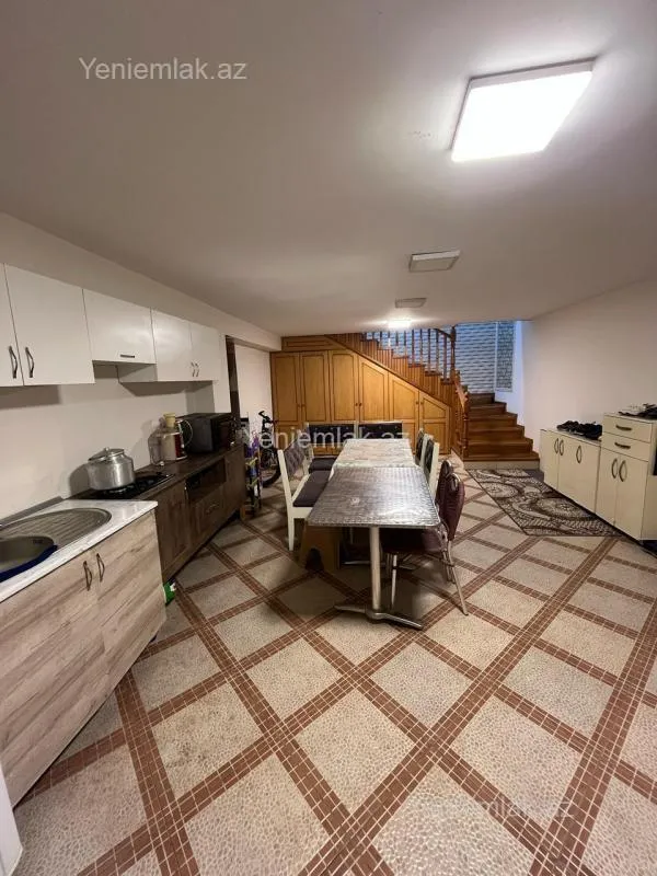 Satılır 4 otaqlı həyət evi 200 m²