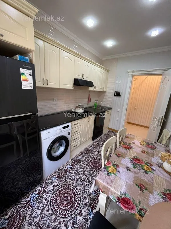 Satılır 4 otaqlı həyət evi 200 m²