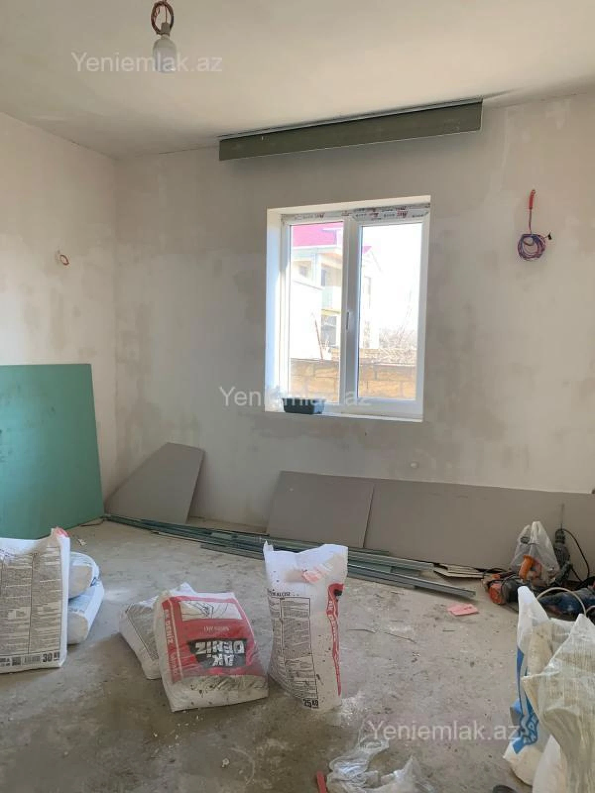 Satılır 6 otaqlı həyət evi 220 m²