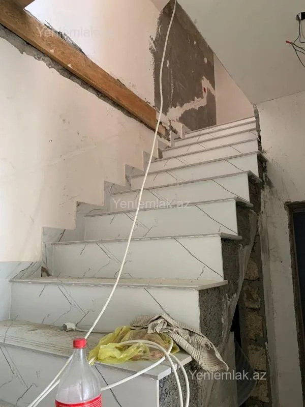 Satılır 6 otaqlı həyət evi 220 m²