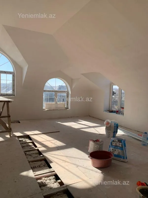 Satılır 6 otaqlı həyət evi 220 m²