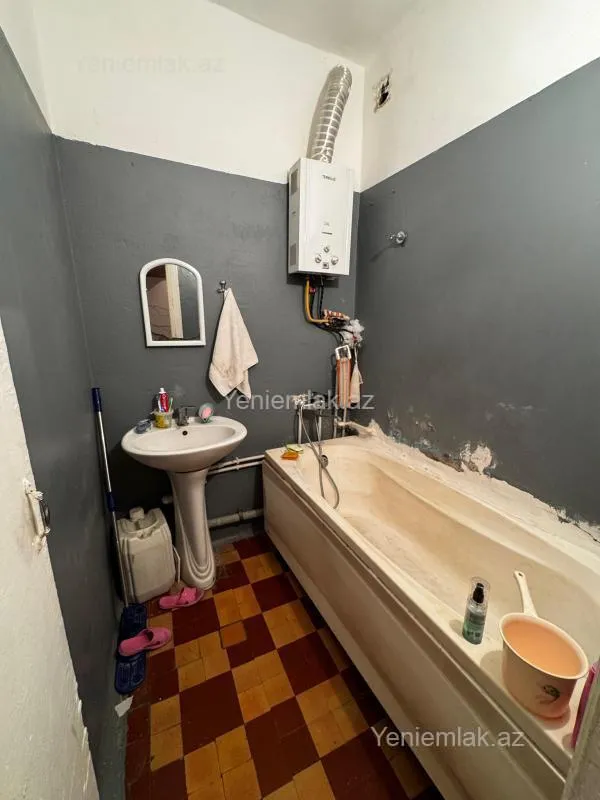 Satılır 2 otaqlı köhnə tikili 55 m²