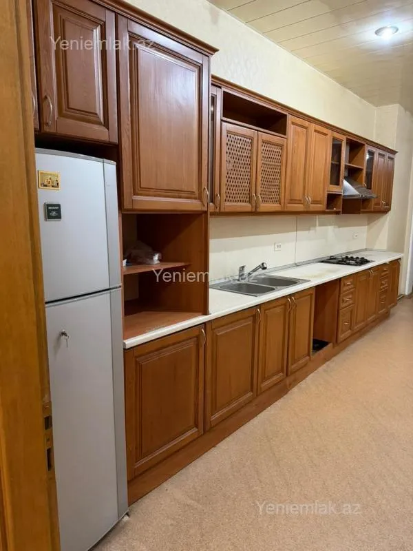 Satılır 4 otaqlı yeni tikili 175 m²