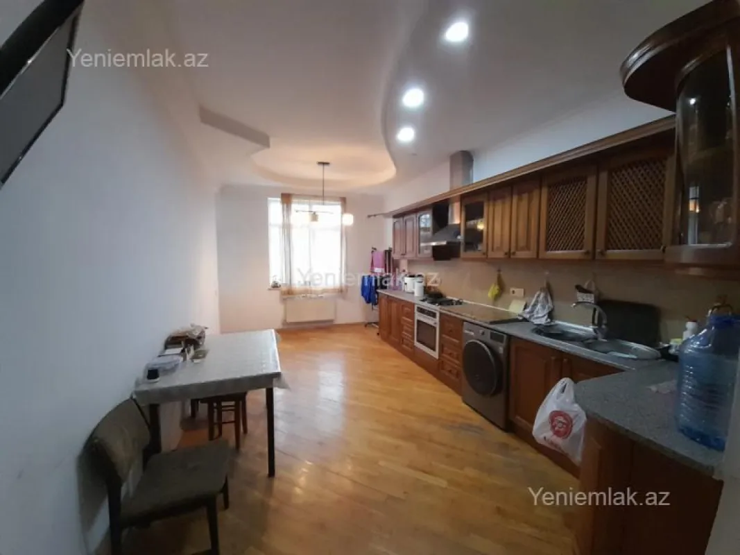 Satılır 3 otaqlı yeni tikili 140 m²