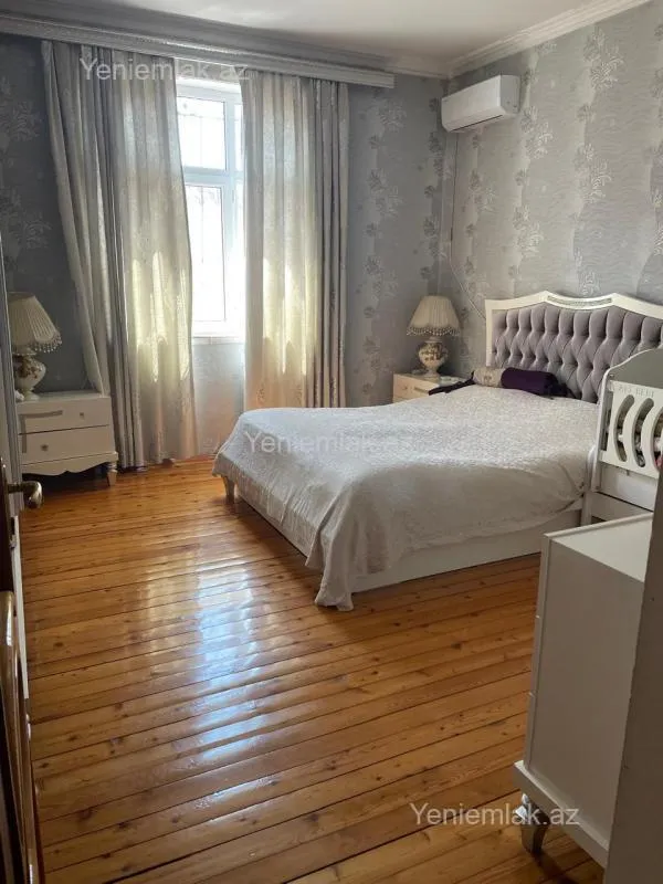 Satılır 6 otaqlı həyət evi 280 m²