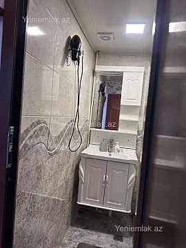Satılır 2 otaqlı köhnə tikili 70 m²