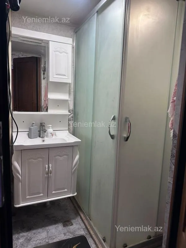 Satılır 2 otaqlı köhnə tikili 70 m²