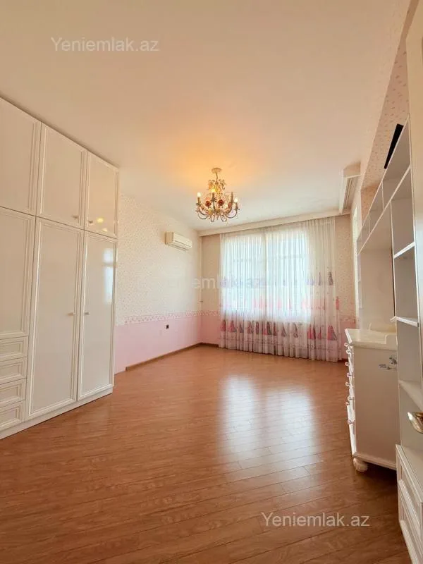 Satılır 4 otaqlı yeni tikili 180 m²