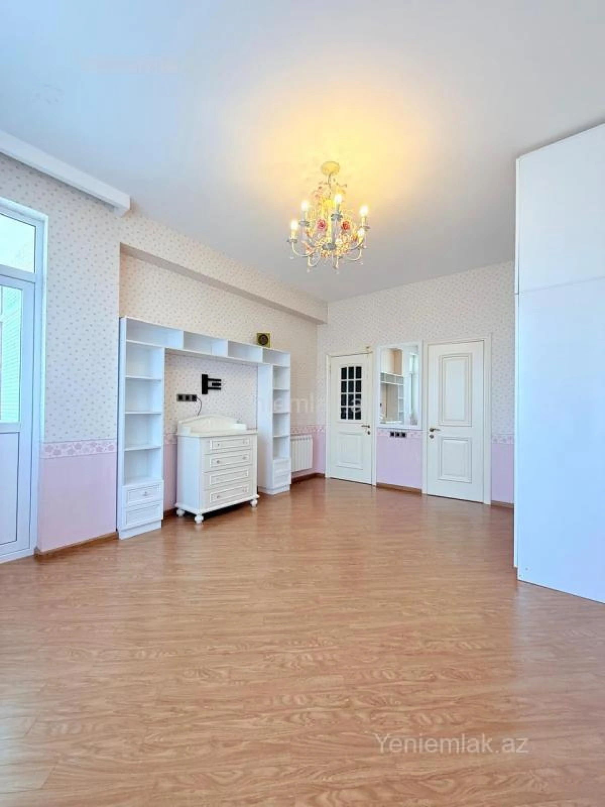 Satılır 4 otaqlı yeni tikili 180 m²